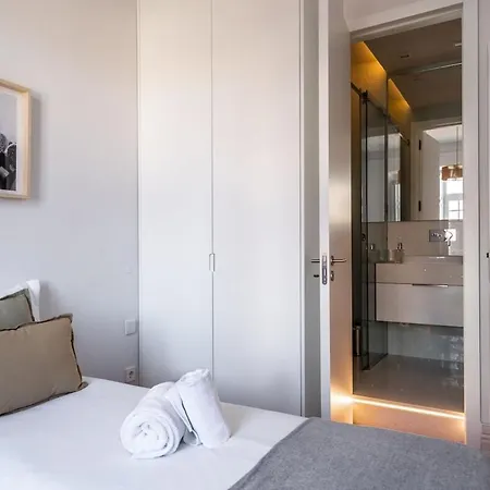 Lisbeyond - Estrela Gem - Walk To Basilica & Parks * 리스본