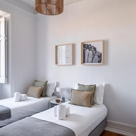 Lisbeyond - Estrela Gem - Walk To Basilica & Parks Lägenhet *